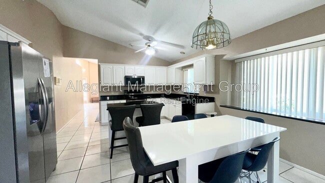 Building Photo - 223 Lake Davenport Estates Dr