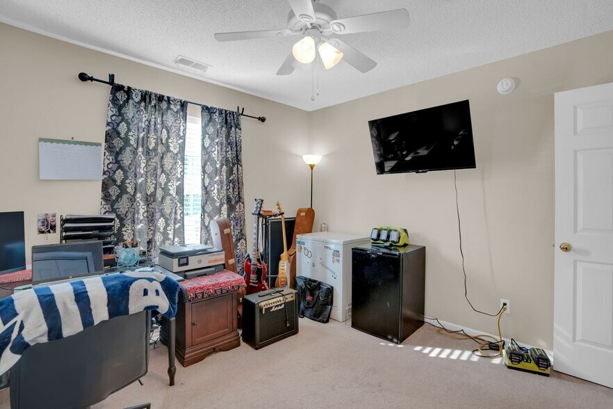 Building Photo - 129 Merowey Ct