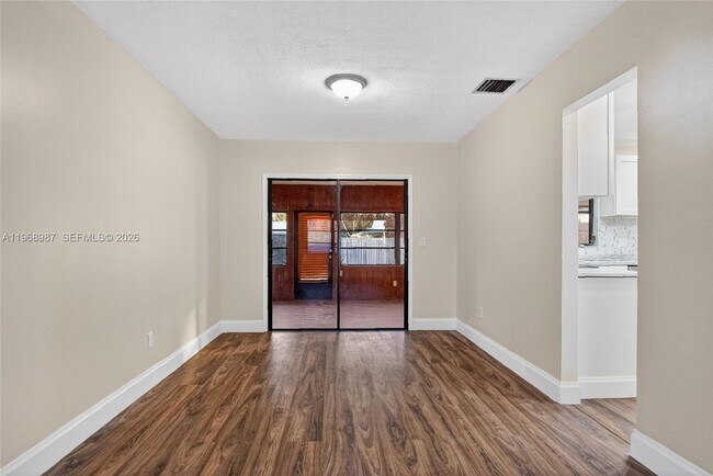 Building Photo - 525 SE Brookside Terrace