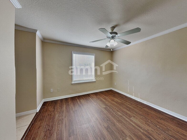 Building Photo - 245 Oak Run Ct