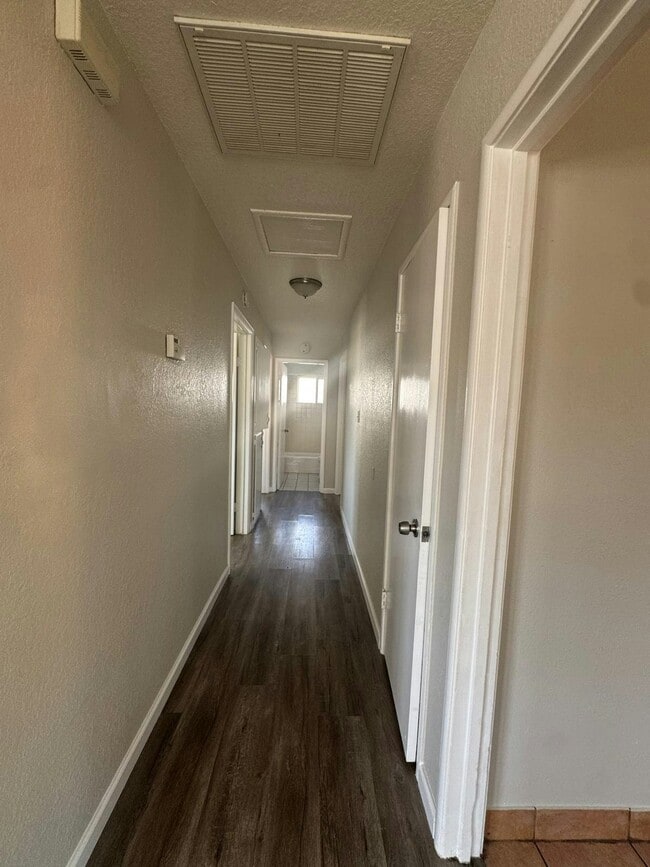 Building Photo - 4571 Alhambra Dr