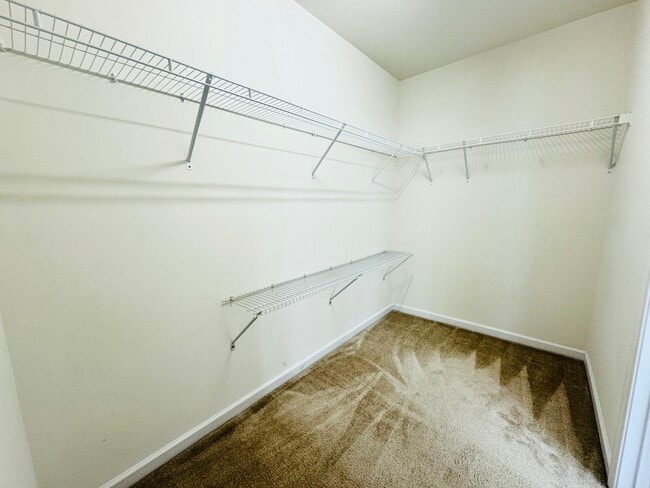 Building Photo - 126 Holly Berry Ln