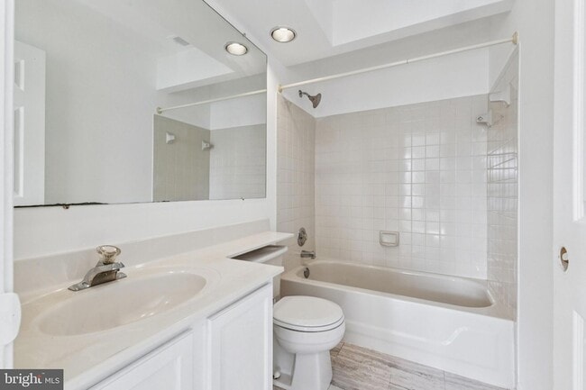 Building Photo - 1925 Inglebrook Dr