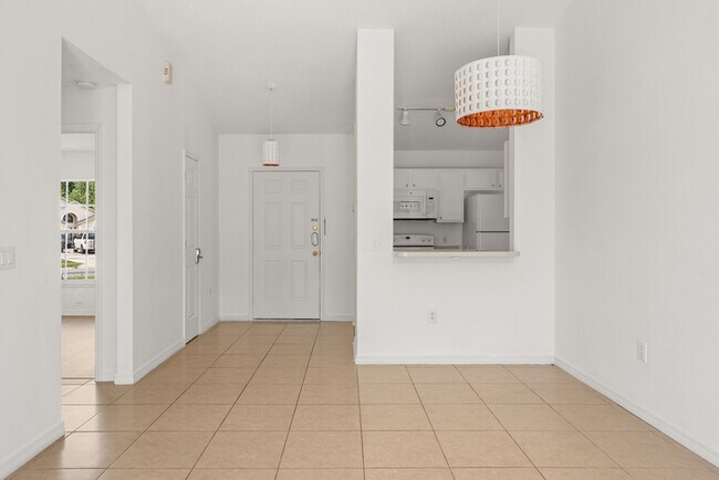 Building Photo - 3 bed with Solar heating Private Pool