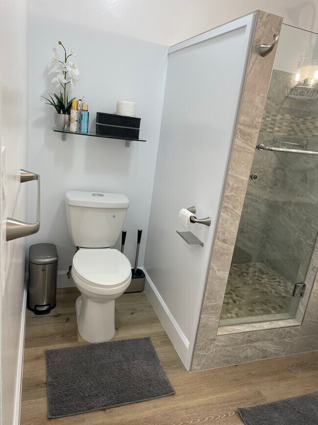 Bathroom - 430 Kaiolu St