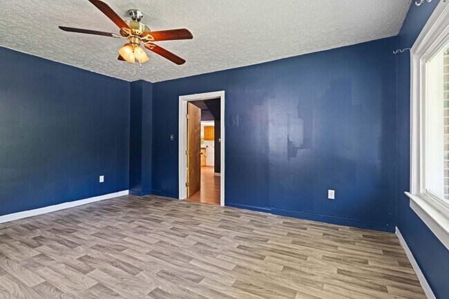 Building Photo - 516 N Center St