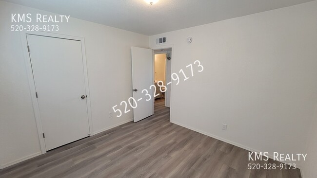 Building Photo - 2 Bed / 1 Bath - OWNER/AGENT