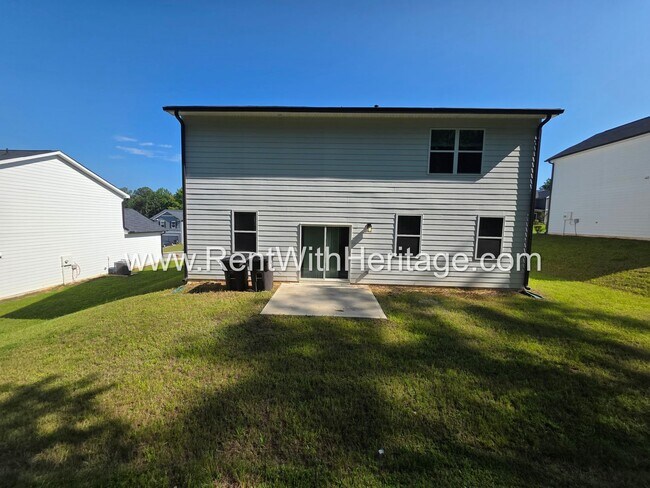 Building Photo - 8650 Paradise Dr