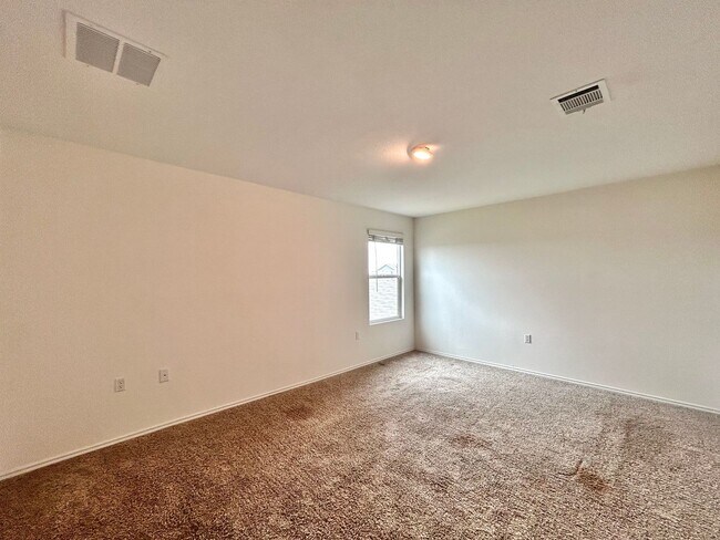 Building Photo - Your Next Home Awaits – Bright, Modern & M...