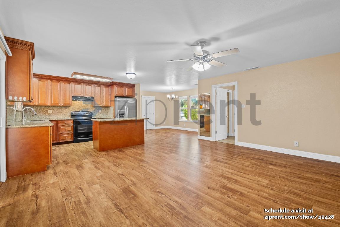 Building Photo - 935 Springoak Way