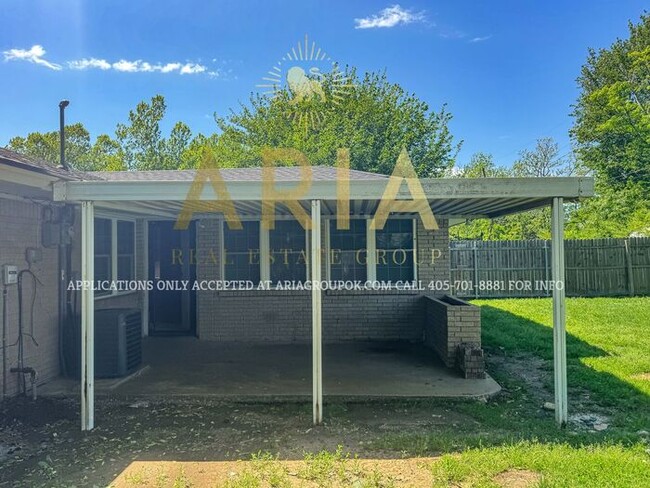 Building Photo - 4 Bed/1.5 Bath Single Family Home Availabl...