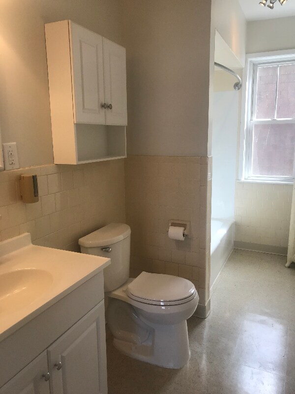 Building Photo - 25 Saunders St