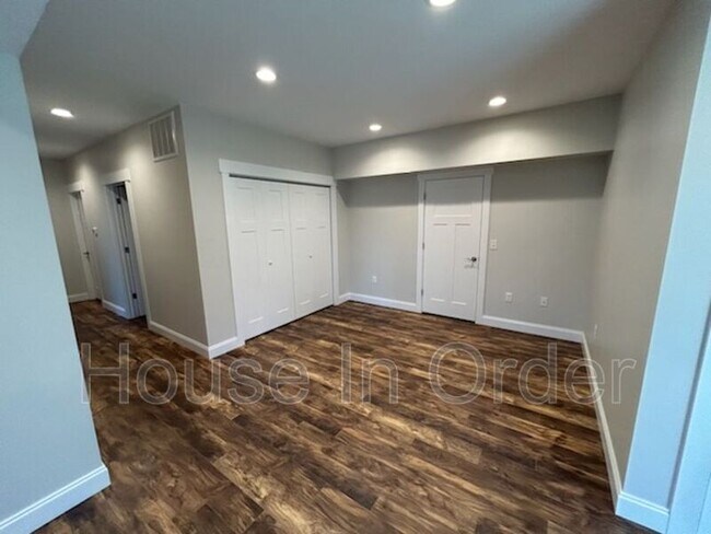 Building Photo - 203 Fletcher View Dr