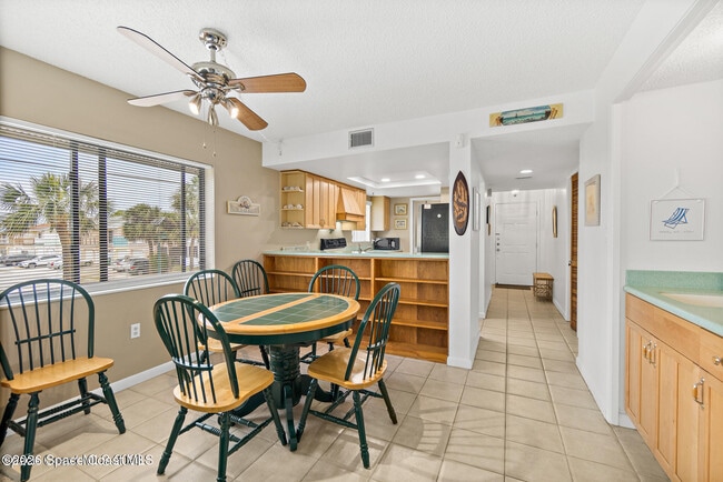 Building Photo - 8494 Ridgewood Ave