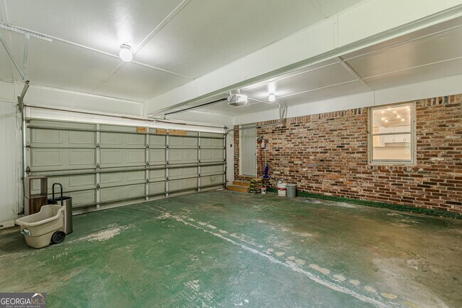 Building Photo - 427 Peyton Rd SW