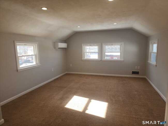 Building Photo - 81 Middlefield St