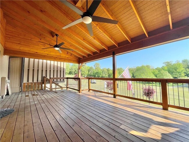 Building Photo - 12 Walter Dr