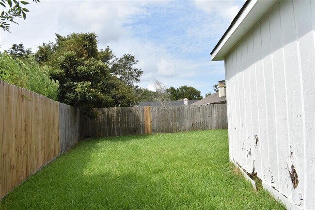 Building Photo - 10427 Huntington Wood Dr