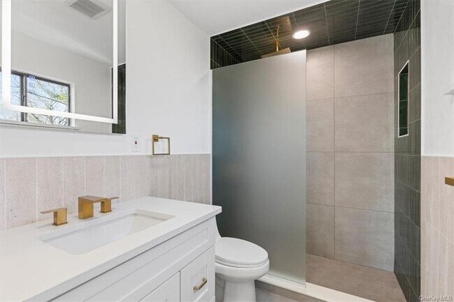 Building Photo - 294 Riverview Rd