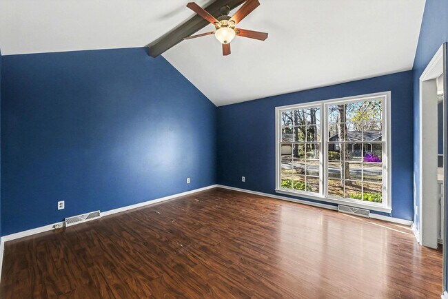 Building Photo - 108 Laurels Curve