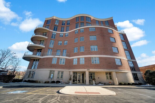 Building Photo - 520 S Washington St