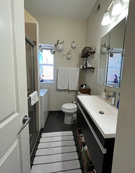 Building Photo - 317 6th S St