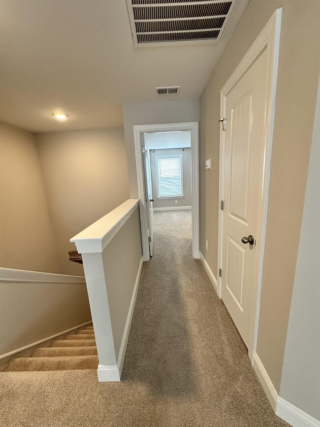 Building Photo - 686 Oyster Dr