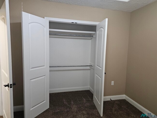 Building Photo - 2107 Mockingbird Ln