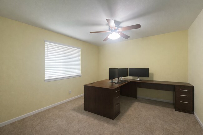 Building Photo - Expansive Orenco Home with 5 Bedrooms, Bonus Room & 3 Full Baths