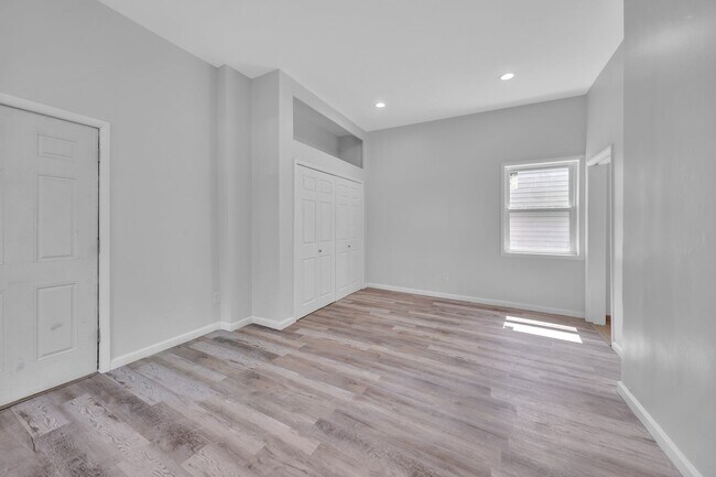 Building Photo - 322 Webster Ave