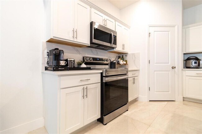 Building Photo - 35576 Eastbrook Ave