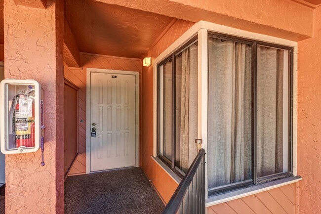 Building Photo - ** PALM RIVER ** 2 BED / 2 BATH - CONDO - NORTH NAPLES - TURNKEY - ANNUAL OR SHORT TERM RENTAL