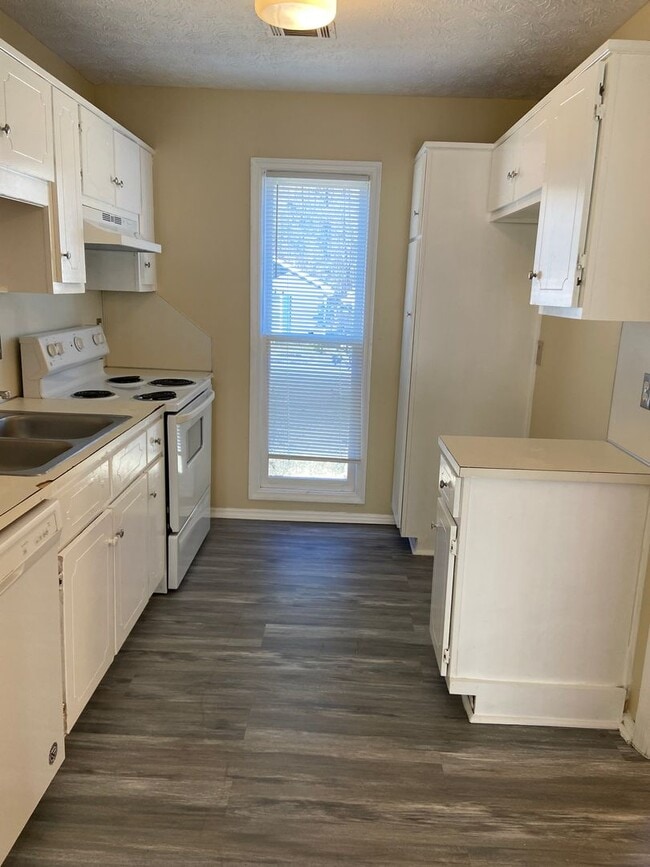 Building Photo - **AVAILABLE NOW**Total Electric 3 Bedroom / 2 Bathroom Home for Rent in East Columbus, GA***