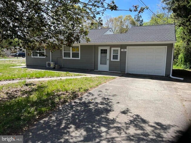 Building Photo - 7111 Battle Ln