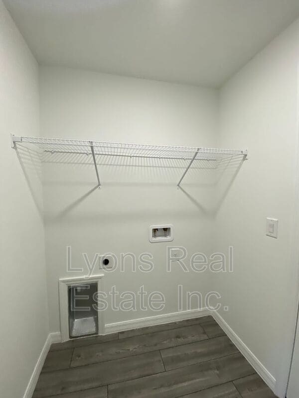 Building Photo - 2744 NE 5th Pl