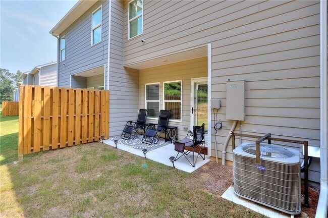 Building Photo - 6117 Mallory Ridge