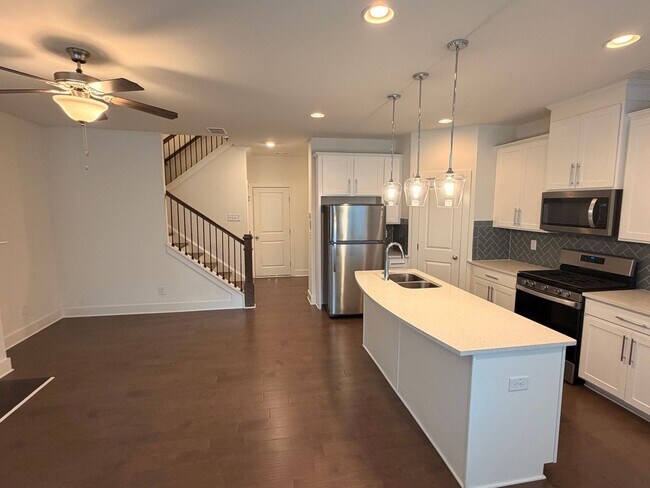 Building Photo - Unwind in Winder, with a Beautiful 3 Bed 2.5 Bath Townhome!