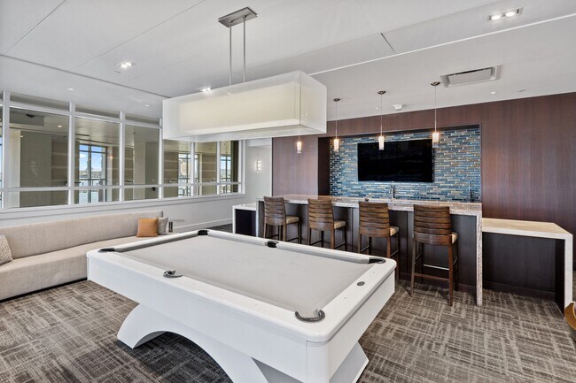 Building Photo - 100 Harborview Dr