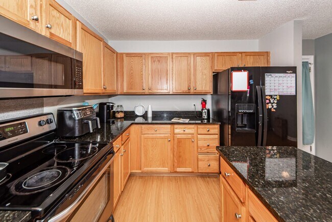 Building Photo - 5 Bedroom 3 Bath Home in Moss Grove Planta...
