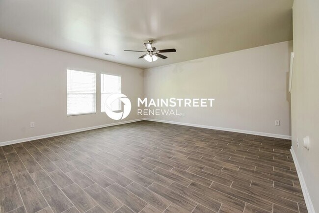 Building Photo - 4 Bedroom Pet-Friendly Home in Greensboro, NC with Main Street Renewal
