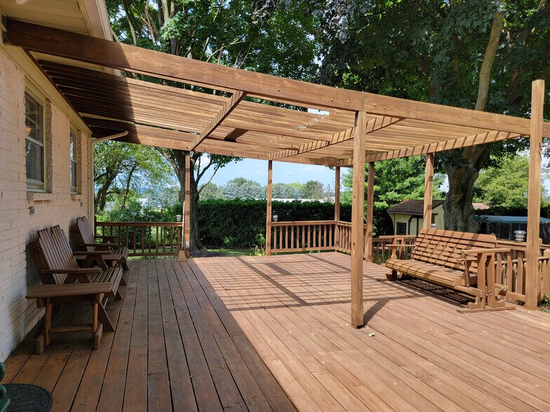 Building Photo - 609 W Orange St