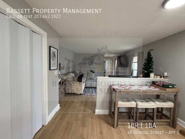 Building Photo - 36 School St