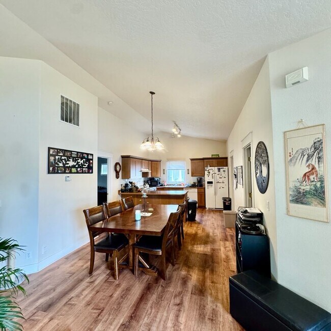 Building Photo - Cute 3 bed 2 bath unit for rent!