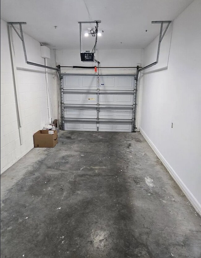 Building Photo - Lakefront Townhome in MetroWest