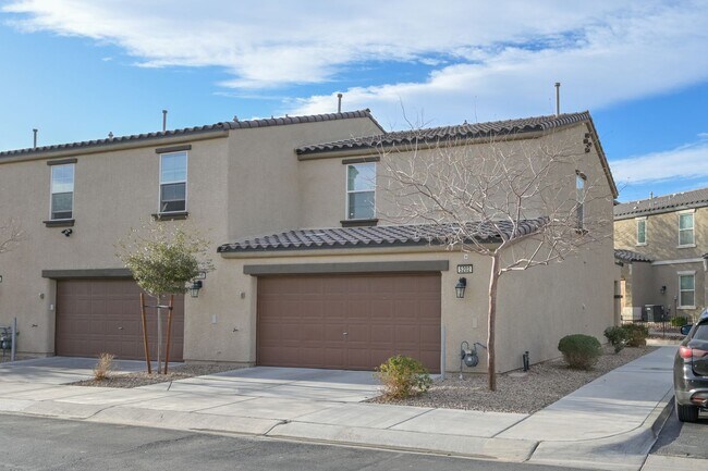 Building Photo - SE!!  Gated!! Community Pool!! Clubhouse!! Fitness Center!! Up Graded Appliances!!! 2 Car Garage!!