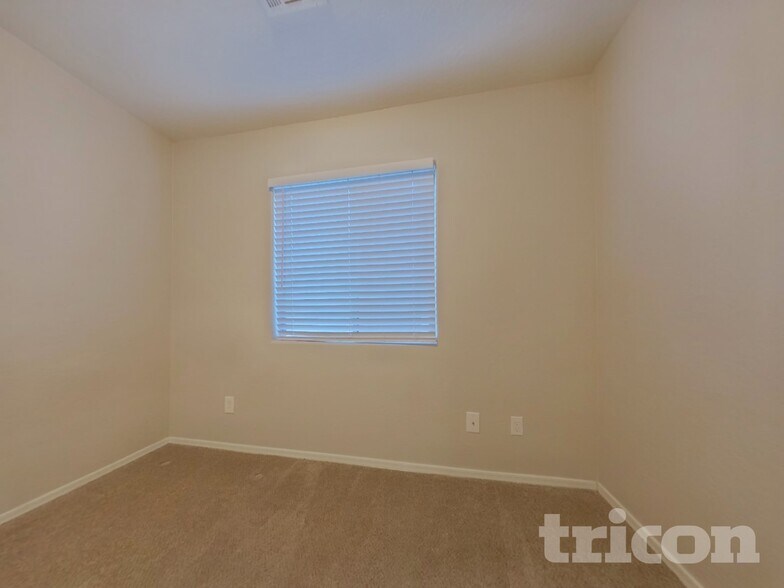 Building Photo - 2522 S 114th Ln