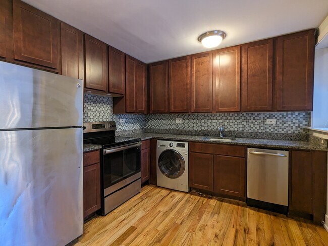 Building Photo - 556 W Arlington Pl