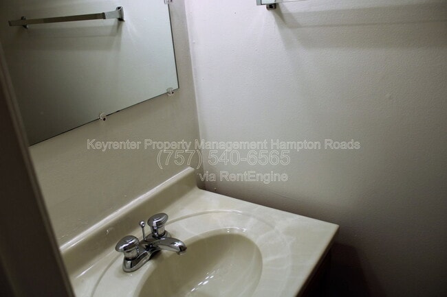 Building Photo - 1 Peachtree Ct