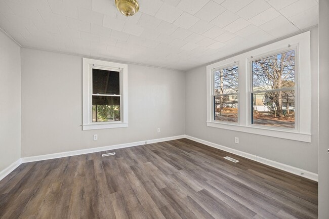 Building Photo - Freshly painted 3-bed, 2-bath home in the firestone are of Gastonia!