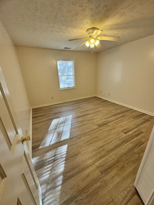 Building Photo - 573 Downing St